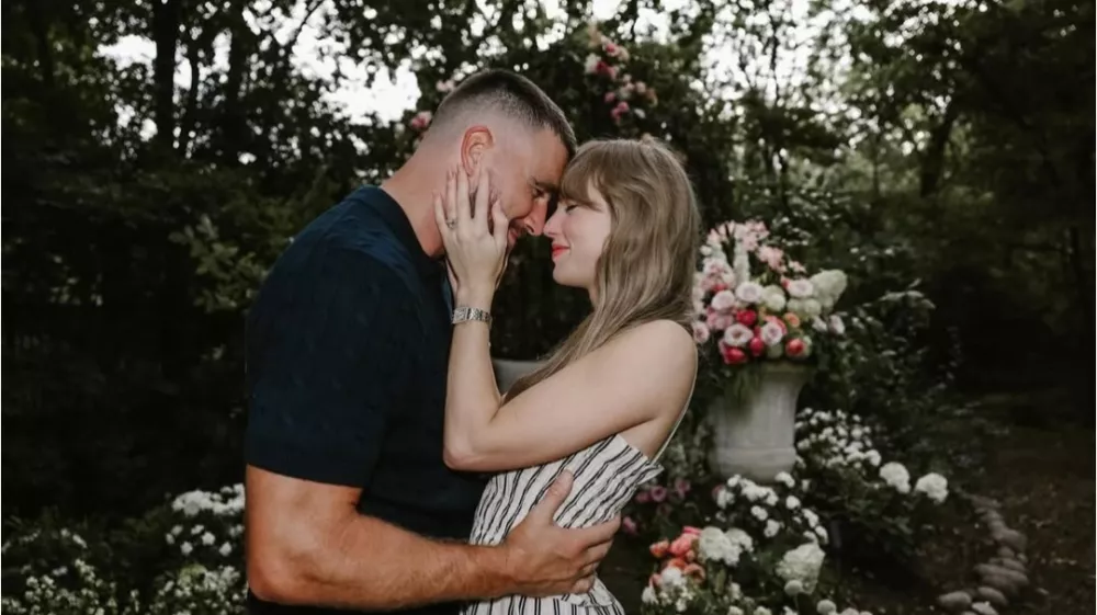 Ameri&scaron;ka pevka Taylor Swift se je zaročila s svojim partnerjem, igralcem ameri&scaron;kega nogometa Travisom Kelcem. Foto: IG/taylorswift