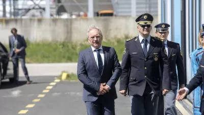 minister za notranje zadeve Aleš Hojs, generalni direktor Policije dr. Anton Olaj- novi policijski helikopter AW 169 - - 14.04.2022 – POLICIJA - Letalska policijska enota LPE Brnik - predaja novega večnamenskega policijskega helikopterja AgustaWestland AW 169, //FOTO: Jaka Gasar
