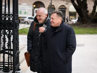 Ljubljana, okrozno sodisce.Predobravnavni narok v sojenju ljubljanskemu zupanu Zoranu Jankovicu in sestim soobtozenih v primeru nepravilnosti glede hladilne strojnice v kompleksu Stozice.Odvetnik Janez Koscak in ljubljanski zupan Zoran Jankovic.