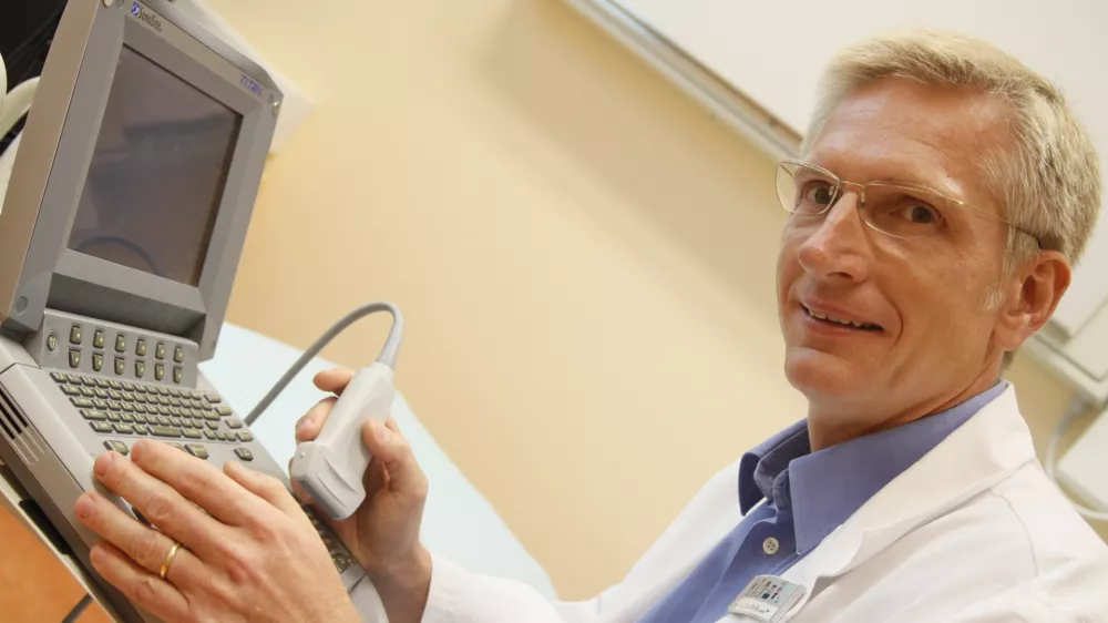 - prof. dr. Tadej Battelino, pediatrična klinika- Novinarska konferenca PZS (Plavalna zveza Slovenije) pred odhodom na EP//FOTO: Anja Av&scaron;ičOPOMBA: ZA OBJAVO V ČASOPISU DNEVNIK