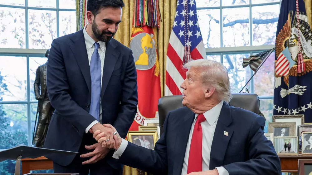 U.S. President Donald Trump and New York City Mayor-elect Zohran Mamdani shake hands as they meet in the Oval Office at the White House in Washington, D.C., U.S., November 21, 2025. REUTERS/Jonathan Ernst   TPX IMAGES OF THE DAY