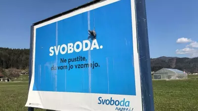 Obe&scaron;en golob na plakatu Gibanja Svoboda.