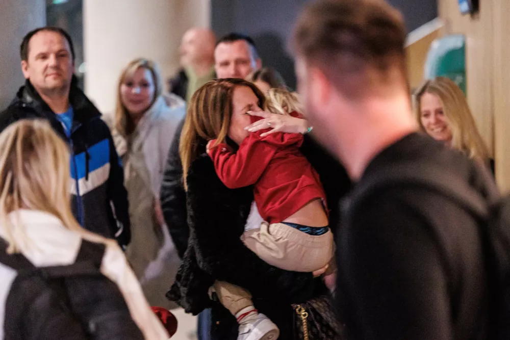 Brnik, Letalisce Jozeta Pucnika.Prihod prvih Slovencev z Bliznjega vzhoda v domovino.