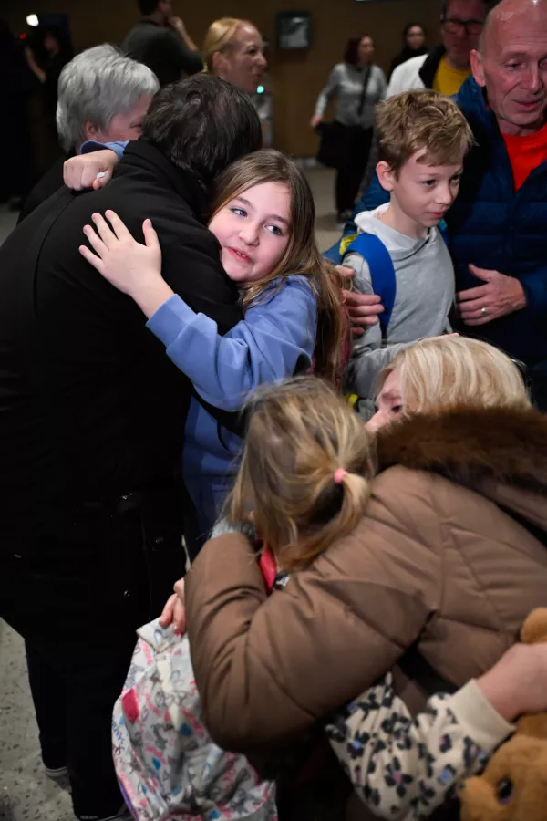 04.03.2026 Prihod Slovencev iz Dubaja na letali&scaron;če Brnik. FOTO: Nik Erik Neubauer