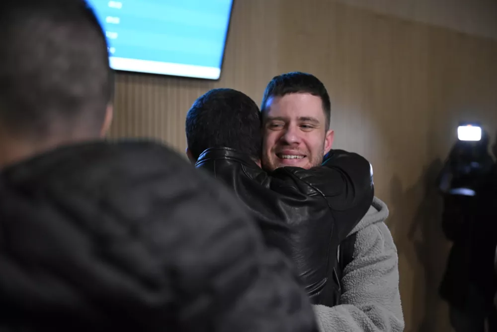 04.03.2026 Prihod Slovencev iz Dubaja na letali&scaron;če Brnik...FOTONik Erik Neubauer..