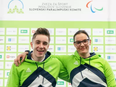 Na paralimpijskih igrah bosta Slovenijo zastopala alpski smučar Jernej Slivnik in smučarska tekačica Tabea Dolžan. Foto: Vid Ponikvar