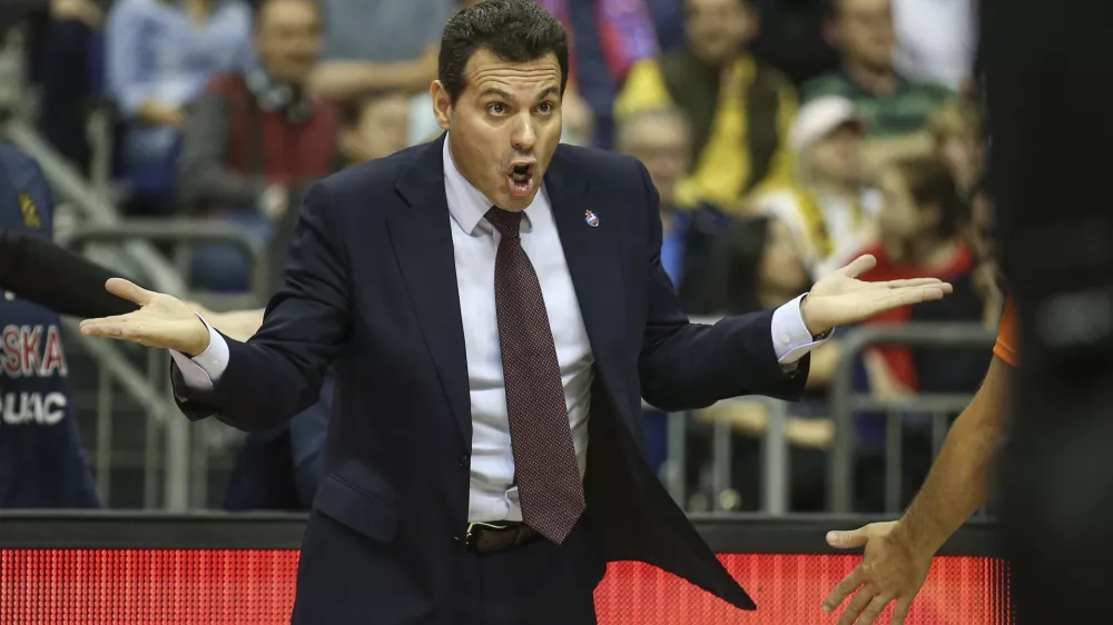 25 October 2019, Berlin: Basketball: Euroleague, Alba Berlin - ZSKA Moscow, main round, 4th matchday, Mercedes Benz Arena. Moscow's head coach Dimitris Itoudis stands gesticulating on the edge. Photo by: Andreas Gora/picture-alliance/dpa/AP Images