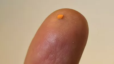 mikročipONLINE EMBARGO 13.00 BST, 20/10/25 PRIMA ultra-thin microchip. // Blind people have been able to read again thanks to a tiny eye implant half as thick as a human hair. The pioneering device paired with augmented-reality glasses restored vision to older people who had lost their sight as a result of an untreatable eye condition. The results of clinical trials showed that 84% of participants were able to read letters, numbers and words using prosthetic vision through an eye that had previously lost its sight due to age-related macular degeneration (AMD). Those treated with the device - 30 micrometres or 0.03 millimetres thick - could also read, on average, five lines of a vision chart - even though some participants could not even see the chart before surgery. The revolutionary new implant is the first ever device to enable people to read letters, numbers and words through an eye that had lost its sight. The trial, involving 38 patients at 17 hospital sites across five countries including Moorfields Eye Hospital in London, tested the device called PRIMA. Photo released 20/10/2025,Image: 1047021023, License: Rights-managed, Restrictions: Editorial use, commercial use may require additional licenses. We don't use AI to make images which could be mistaken for news photos. AI use will be clearly indicated. Supplied on condition you ensure personal data is processed in compliance with UK GDPR, Model Release: no