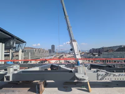 Ljubljana, zelezniska postaja Ljubljana.Ministrica za infrastrukturo Alenka Bratusek si je v okviru vladnega obiska Mestne obcine Ljubljana ogledala potek gradbenih del na glavni zelezniski postaji v Ljubljani.