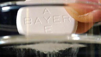 (dpa) - An Aspirin pill by pharmaceutical group Bayer is solved in a glass of water in Duesseldorf, Germany, 8 January 2004. Regular long-term use of aspirin may be associated with an increased risk of pancreatic cancer in women, research has suggested. According to the online edition of the 'Journal of the National Cancer Institute' scientists found women who regularly used the drug for more than 20 years had a 58 per cent increased risk compared to infrequent users. In the past Aspirin, and similar painkillers, have been shown to cut the risk of many types of cancer and heart disease.,Image: 72556462, License: Rights-managed, Restrictions:, Model Release: no