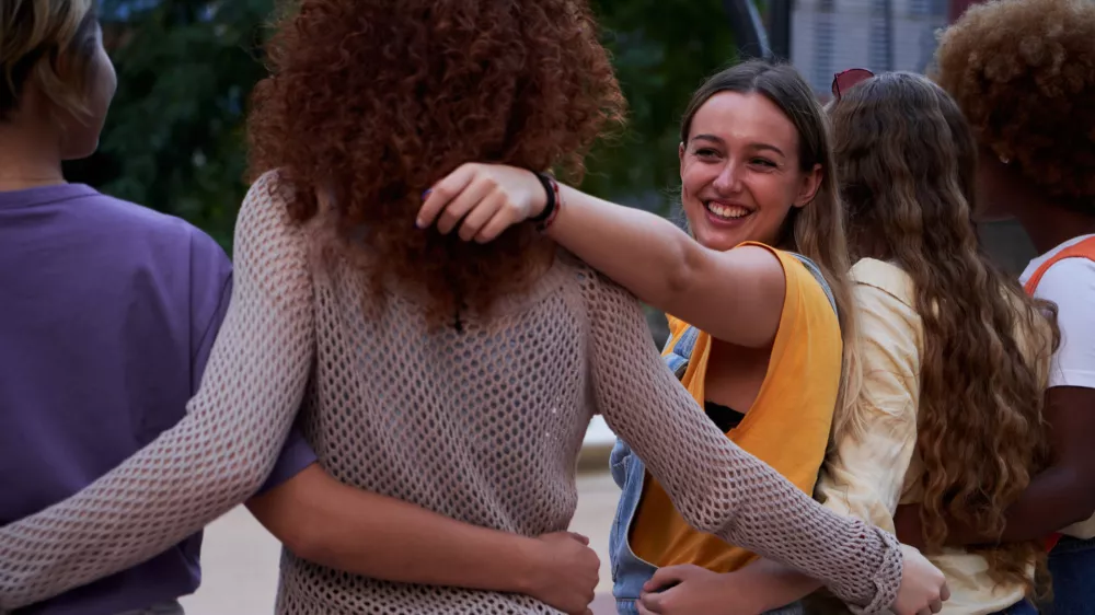 Problem deloma izvira iz zamaknjenega pogleda na družbo, ki se &scaron;iri skozi družbena omrežja. / Foto: Istock