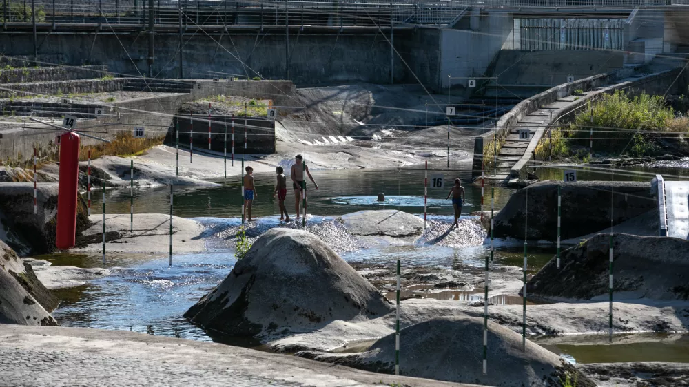 20.07.2022 - vročinski val - visoka temperatura- su&scaron;a - nizek vodostaj rek - reka Sava v TacnuFoto: Luka Cjuha