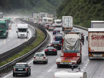 - 01.08.2016 - primorska avtocesta - dvajset kilometrski prometni zastoj zaradi prometne nesreče - kolona vozil med Vrhniko in Logatcem //FOTO: Bojan Velikonja