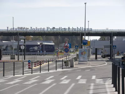 31.10.2024 - Letali&scaron;če Jožeta Pučnika Ljubljana - Fraport Slovenija Upravljavec ljubljanskega letali&scaron;ča.FOTO: LUKA CJUHA