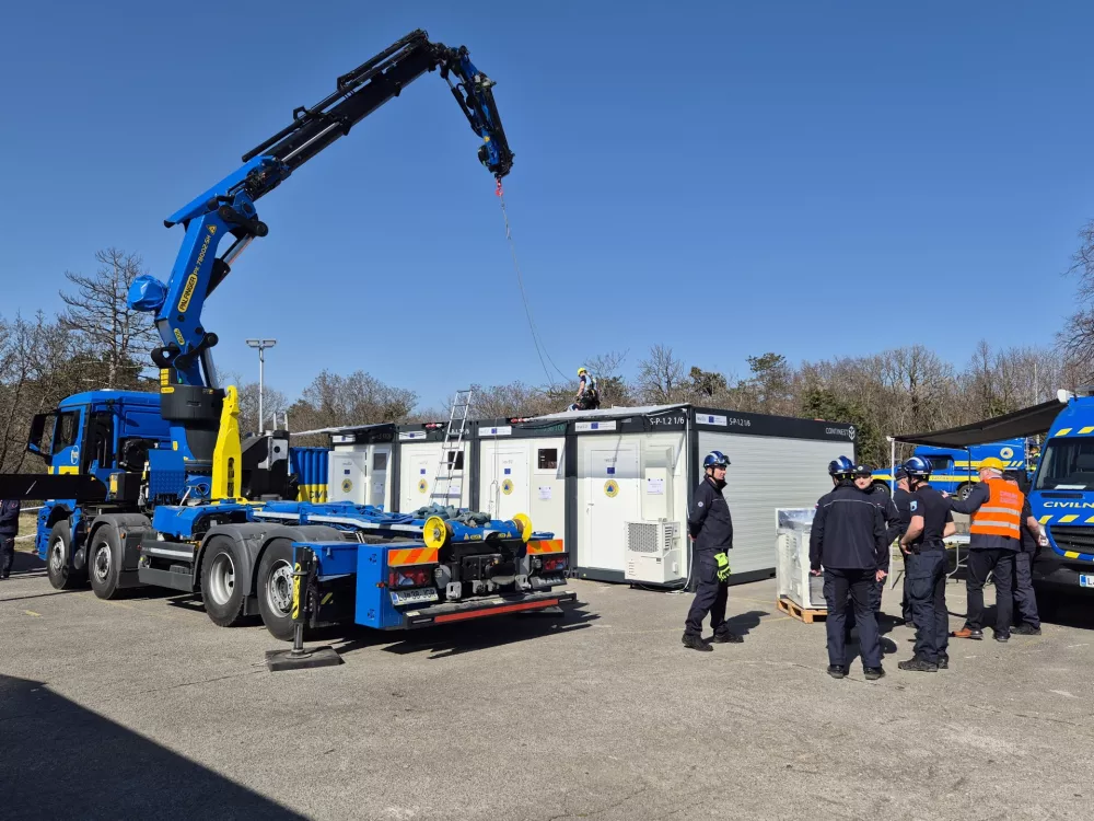 Sezana, Izobrazevalni center za zascito in resevanje.Prikaz postavitve zmogljivosti za zacasno namestitev, ki ga pripravlja URSZR.