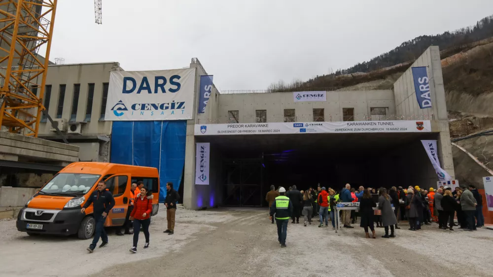 18.3.2024 - predor Karavanke - dogodek ob preboju vzhodne cevi avtocestnega predora Karavanke, nagovor bo imel predsednik vlade Robert Golob, dogodka se bo udeležila tudi ministrica za infrastrukturo Alenka Bratu&scaron;ekFoto: Luka Cjuha