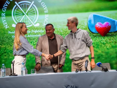 Volcji Potok, golf igrisce.Kolesar Tadej Pogacar in poslovnez Joc Pececnik sta zdruzila moci pri dobrodelnem projektu "Never give up, always give back", v katerem bodo zbirali sredstva za fundacijo Tadeja Pogacarja in ustanovo Rdeca zoga. Projekt bo potekal na prenovljenem igriscu Golf Resort Arboretum.