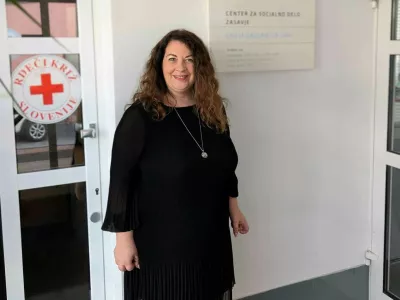 Adisa Mujčinović rada pove, da so vrata Centra za socialno delo v Zagorju odprta za vse, ki potrebujejo pomoč. / Foto: Damjan Franz Lu