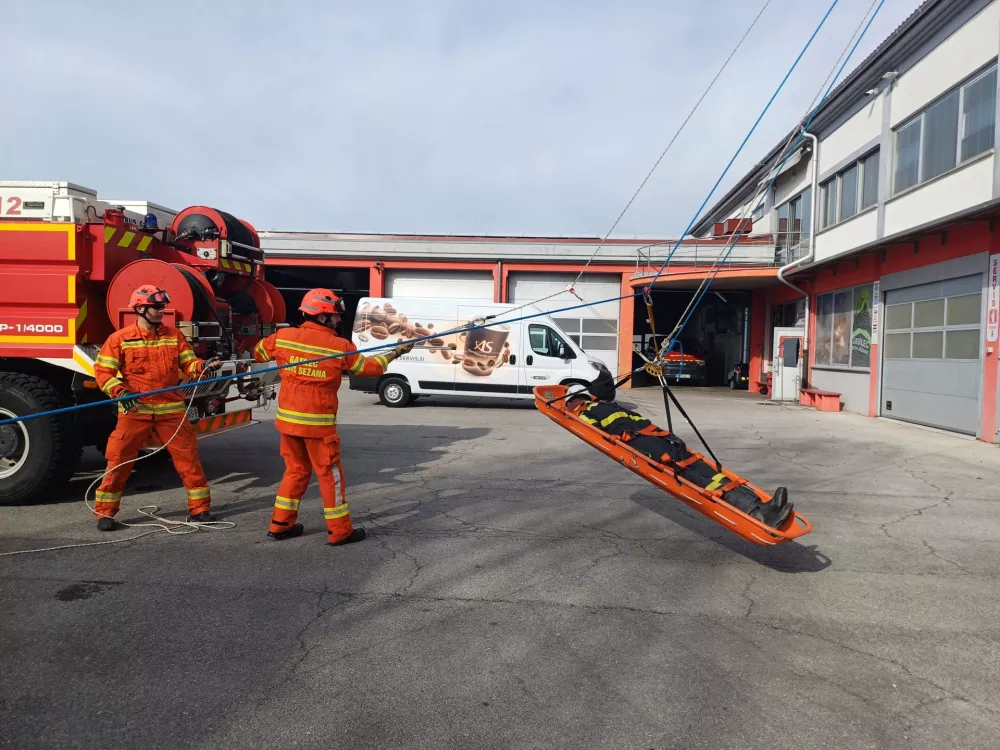 Javni zavod Zavod za gasilno in re&scaron;evalno službo Sežana, poklicna gasilska enota, Divača, Hrpelje-Kozina, Komen in Sežana, nočna imena, dnevna izmena / Foto: Nata&scaron;a Bucik Ozebek