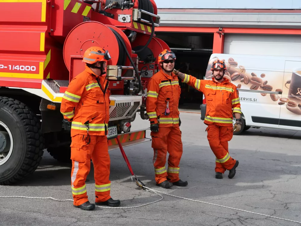 Javni zavod Zavod za gasilno in re&scaron;evalno službo Sežana, poklicna gasilska enota, Divača, Hrpelje-Kozina, Komen in Sežana, nočna imena, dnevna izmena / Foto: Nata&scaron;a Bucik Ozebek