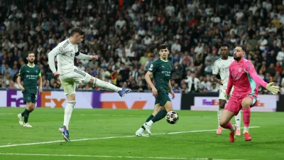 Soccer Football - UEFA Champions League - Round of 16 - First Leg - Real Madrid v Manchester City - Santiago Bernabeu, Madrid, Spain - March 11, 2026 Real Madrid's Federico Valverde scores their third goal to complete a hat-trick REUTERS/Violeta Santos Moura