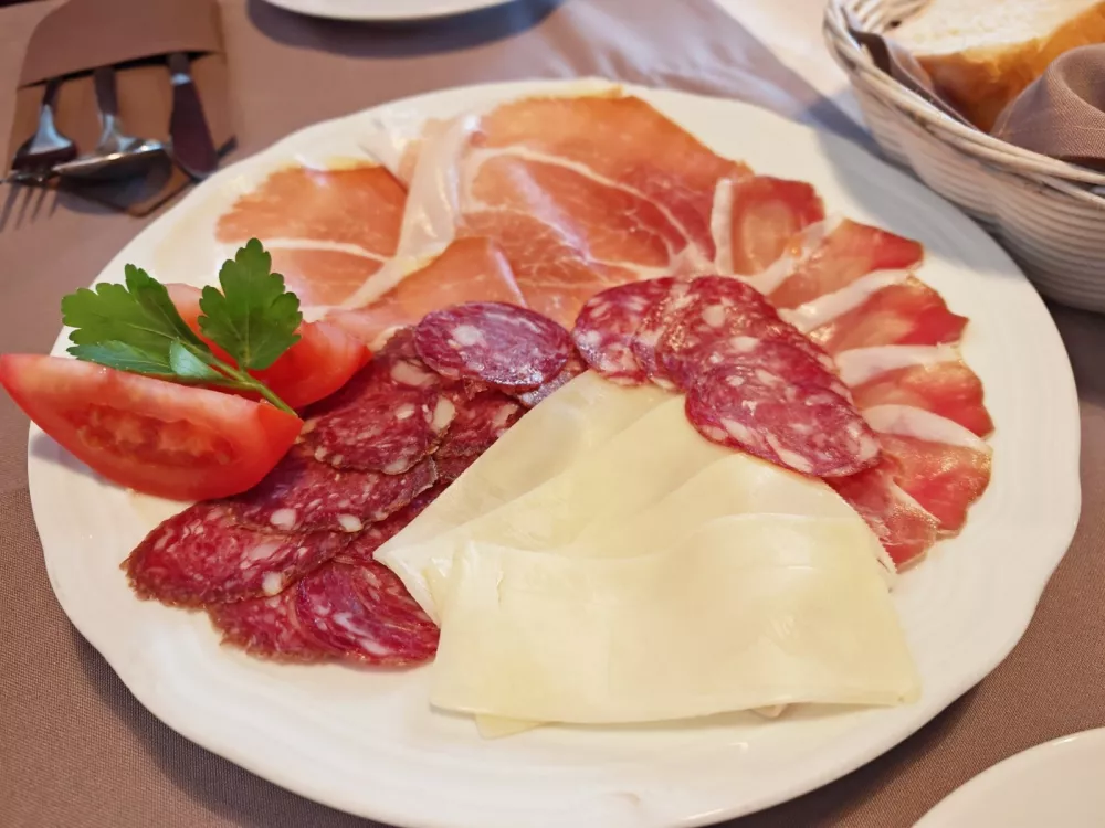 Narezek domačih dobrot / Foto: Miha First