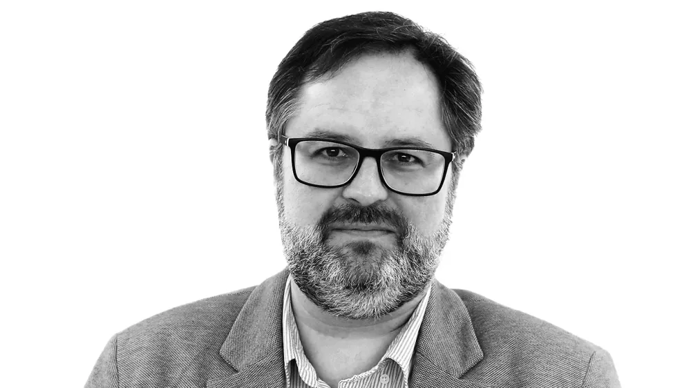 Ale&scaron; Gaube- Redakcija Dnevnik 2024 - portreti za komentarje in kolumne - kolumnisti - komentatorji &ndash; novinarji - portret //FOTO: Luka Cjuha