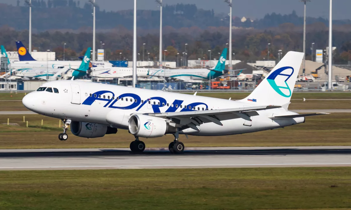 Kdor bi hotel od blizu doživeti, kaj pomeni pripadnost podjetju, bi moral pred dnevi stopiti do Muzeja moderne in sodobne zgodovine Slovenije v Ljubljani, kjer so odprli razstavo Adria za vedno.
