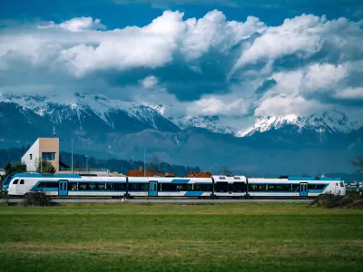 Vlak na relaciji Kamnik Ljubljana F bralec