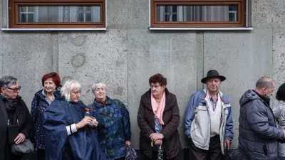 - 15.04.2025 - sojenje Janezu Jan&scaron;i v zadevi Trenta v Celju - spontani protest - upokojenci, pokojnine, starostniki//FOTO: Jaka Gasar