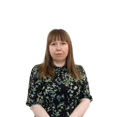 Nina KnavsZA ONLINE - Redakcija Dnevnik 2024 - portreti za komentarje in kolumne - kolumnisti - komentatorji &ndash; novinarji - portret //FOTO: Luka Cjuha / Foto: Luka Cjuha