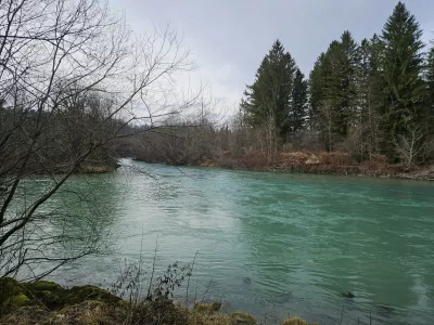 Minister za naravne vire in prostor Jože Novak si je na povabilo radovljiskega zupana Cirila Globočnika ogledal sotočje Save Bohinjke in Save Dolinke.