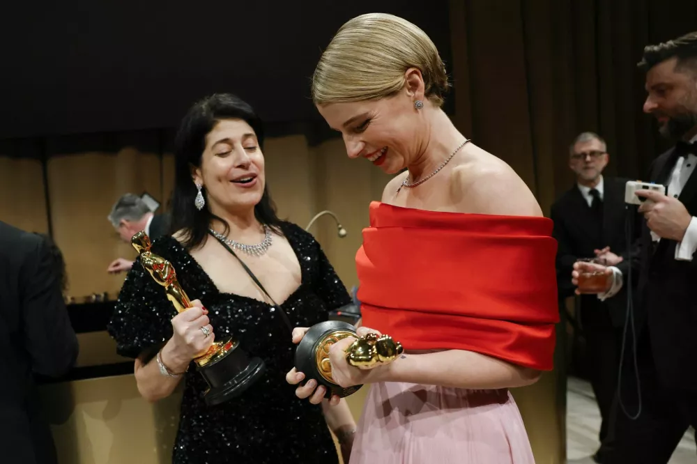 Jessie Buckley, winner of the Oscar for Best Actress for "Hamnet", reacts with Cassandra Kulukundis, winner of the Oscar for Best Casting for "One Battle after Another" at Governors Ball following the Oscars show at the 98th Academy Awards in Hollywood, Los Angeles, California, U.S., March 15, 2026. REUTERS/Carlos Barria