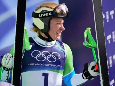 Slovenia's Ilka Stuhec at the finish area during an alpine ski, women's downhill official training, at the 2026 Winter Olympics, in Cortina d'Ampezzo, Italy, Friday, Feb. 6, 2026. (AP Photo/Giovanni Auletta) / Foto: Giovanni Auletta