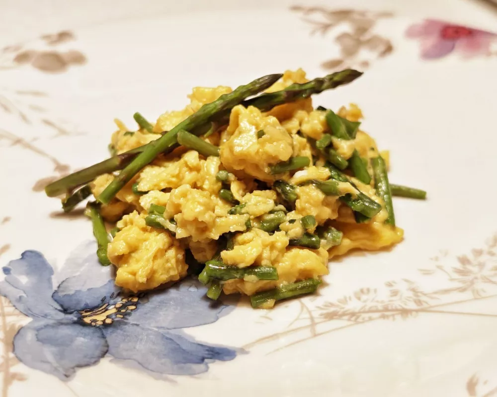 Fritaja z divjimi &scaron;parglji, Restavracija Badi