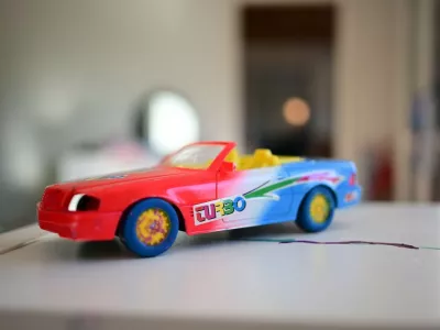 Preden odvržete otro&scaron;ko igračo v smeti, preverite, da morda ne vsebuje baterij. Foto: Profimedia