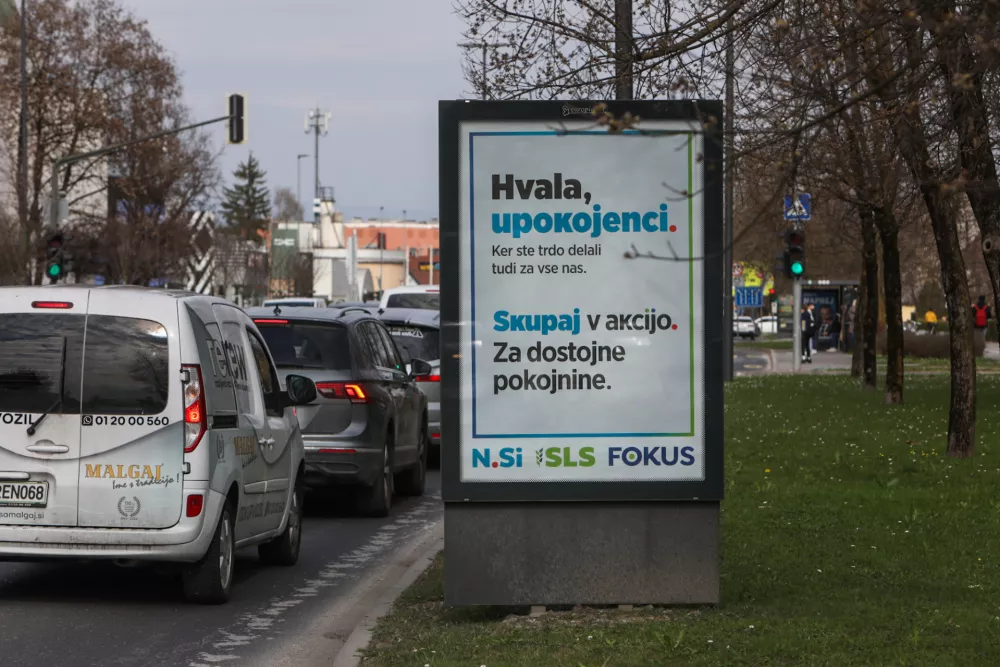Oglasi med hvaljenjem, stra&scaron;enjem in praznino