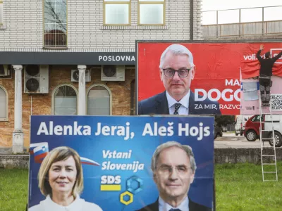 Oglasi med hvaljenjem, stra&scaron;enjem in praznino