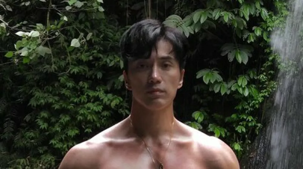 EXCLUSIVE: Story from Jam Press (Model Turns Sixty)A hunky model who is constantly mistaken for a man in his 30s has turned 60 years old.Chuando Tan began his career as a model in the 1980s before entering the world of music and performing pop ballads.The age-defying star boasts over 2m followers on Instagram, where he shares photos of himself visiting restaurants, working out at the gym, and chilling on the beach.Chuando said he works out three times a week, for one and a half hours each session.He said he is frequently told that he looks half his age thanks to his thick hair, flawless skin and ripped body.The former pop star turned 60 last Tuesday (3 Mar).He shared images of him holding balloons while sitting on the bonnet of his Jeep Wrangler.The evergreen model reflected: "Today, on my 60th birthday, I am reminded that time is the only real wealth."Each sunrise arrives as an inheritance, not a guarantee."I am grateful to stand on this Earth still."The wiser path now is simple: return daily to nature and sunlight, and align myself with what endures."Chuando, who comes from Singapore, added: "I wish for peace on Earth."In a previous interview, the influencer revealed the secrets to his youthful looks.He told What's The Jam: "Genes play a big part for sure, and apart from the usual advice to eat healthily and exercise regularly, I think the last factor is just as important."You are what you think, how you feel on the inside will eventually become you, literally.""As we grow older, it is important to introduce compound exercises into our exercise regimen so as not to lose too much muscle mass and testosterone."Both are responsible for anti-aging."Chuando also likes to stick to a diet of sliced fish and vegetables in a clear soup with white rice, steamed or grilled chicken with rice and vegetables, and sliced beef with noodles.He said: "When I'm out with friends during the weekend, I go with the flow.09 Mar 2026Pictured: Story from Jam Press (Model Turns Sixty)Pictured: Chuando Tan.A hunky model who is constantly mistaken for a man in his 30s has turned 60 years old.Chuando Tan began his career as a model in the 1980s before entering the world of music and performing pop ballads.The age-defying star boasts over 2m followers on Instagram, where he shares photos of himself visiting restaurants, working out at the gym, and chilling on the beach.Chuando said he works out three times a week, for one and a half hours each session.He said he is frequently told that he looks half his age thanks to his thick hair, flawless skin and ripped body.The former pop star turned 60 last Tuesday (3 Mar).He shared images of him holding balloons while sitting on the bonnet of his Jeep Wrangler.The evergreen model reflected: "Today, on my 60th birthday, I am reminded that time is the only real wealth."Each sunrise arrives as an inheritance, not a guarantee."I am grateful to stand on this Earth still.,Image: 1081405821, License: Rights-managed, Restrictions: NO Australia, Germany, Norway, South Korea, Sweden, United Kingdom, United States, Unknown Country, Model Release: no, Pictured: A video grab of Chuando Tan