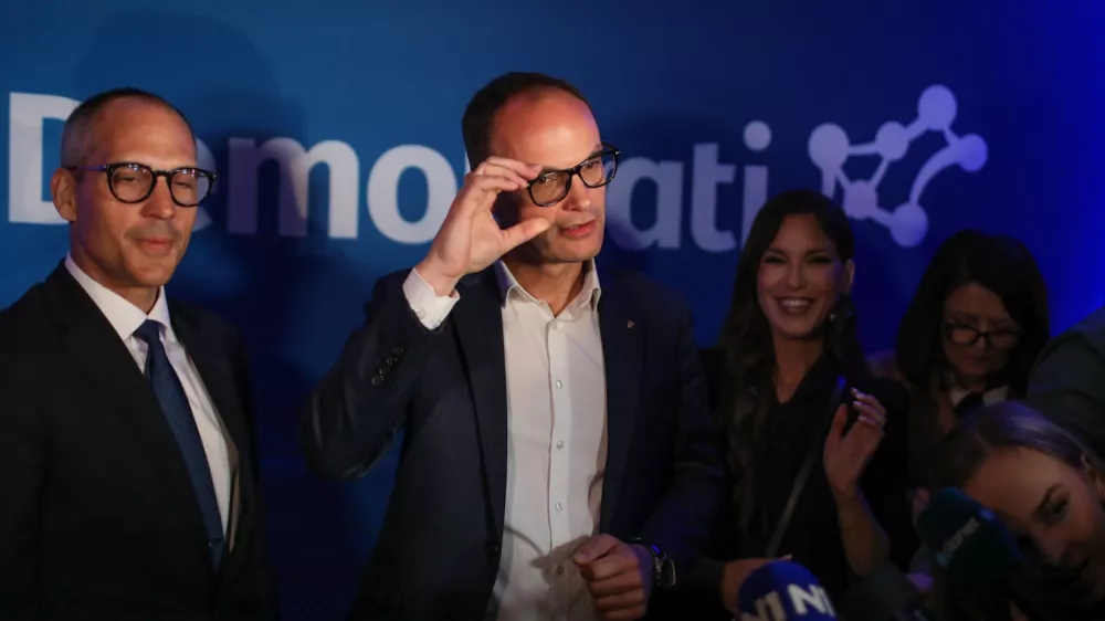 Anže Logar in Eva Irgl parlamenta ne bosta videla