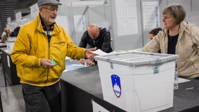 Ljubljana, dvorana Stozice.Predcasno glasovanje za drzavnozborske volitve v dvorani Stozice.