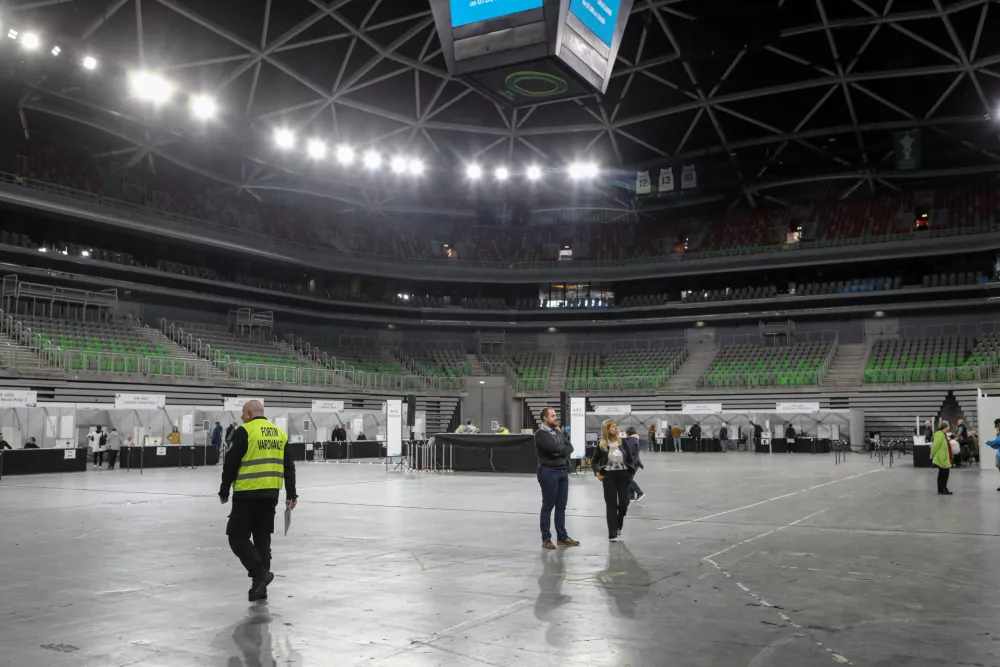 17.3.2026 - Parlamentarne volitve 2026 - Začetek predčasnega glasovanja na posebnih voli&scaron;čih za državnozborske volitve. Dvorana StožiceFoto: Luka Cjuha