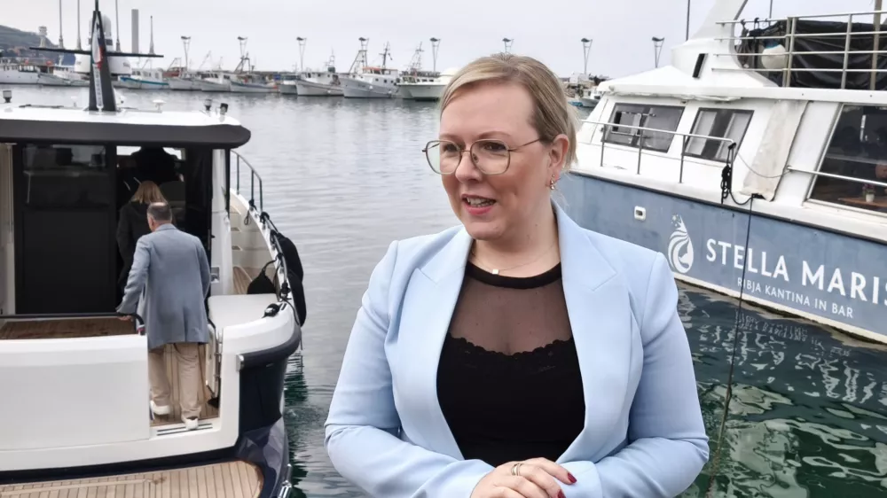 Koper.Ribiska inspekcija je v uporabo prejela novo plovilo.Ministrica za kmetijstvo Mateja Calusic.