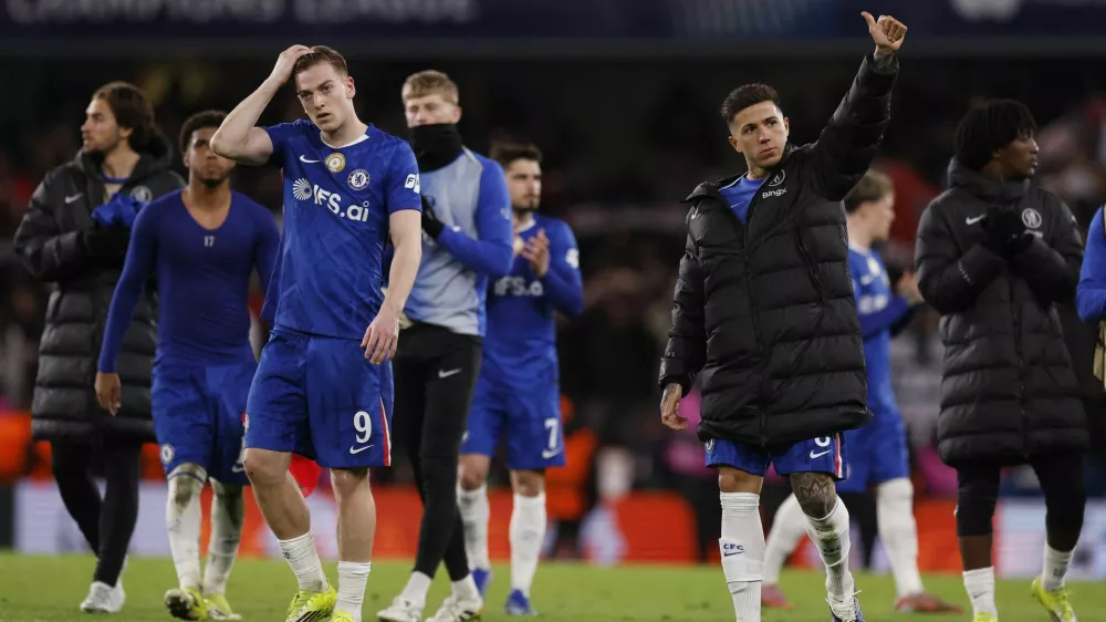 Soccer Football - UEFA Champions League - Round 16 - Second Leg - Chelsea v Paris St Germain - Stamford Bridge, London, Britain - March 17, 2026 Chelsea's Enzo Fernandez and Liam Delap look dejected after the match Action Images via Reuters/Andrew Couldridge