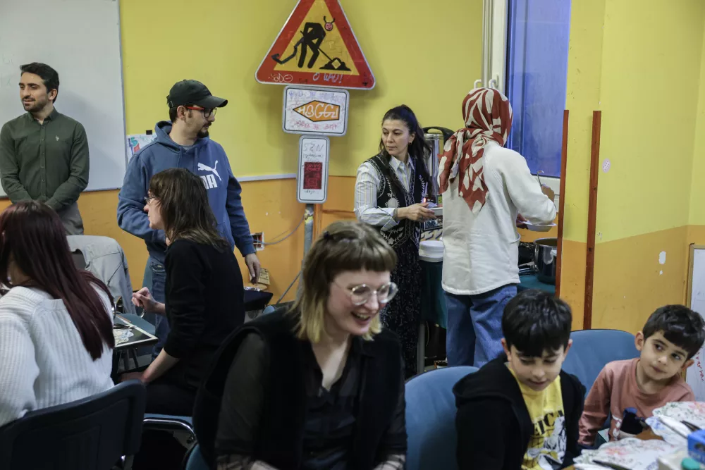 - 17.03.2026 - Dru&scaron;tvo za medkulturni dialog je organiziralo iftar, večerja ob sončnem zahodu 27. noči ramadana//FOTO: Jaka Gasar