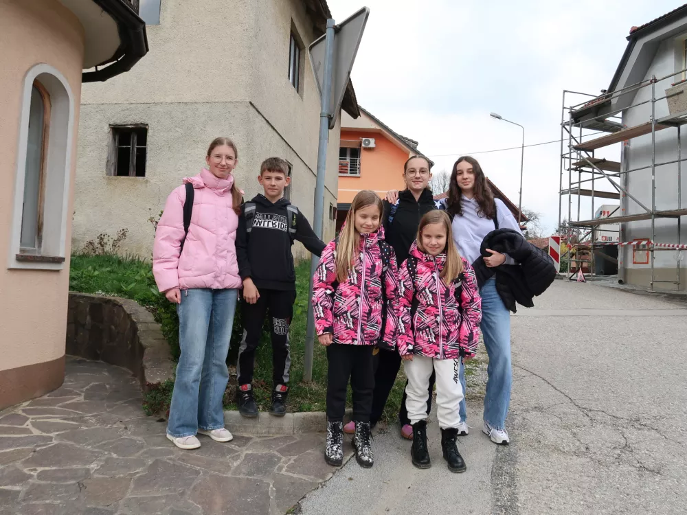 Črneča vas na Dolenjskem, občina Kostanjevica na Krki, otroci / Foto: Nata&scaron;a Bucik Ozebek