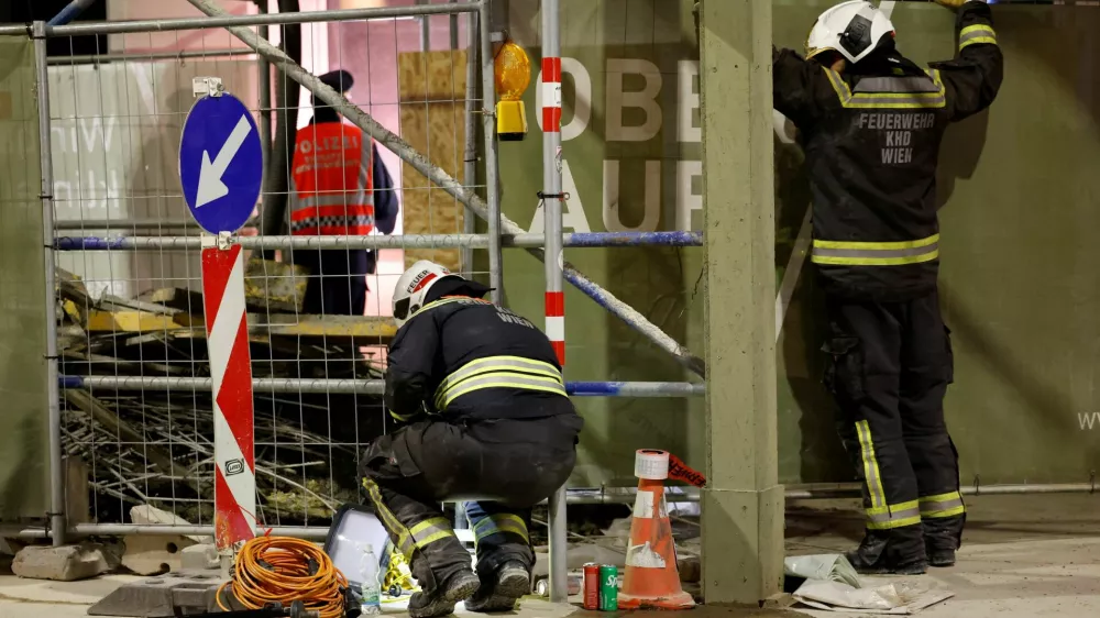 Firefighters work at a construction site after scaffolding collapsed in the upmarket ninth district of Vienna, Austria, March 17, 2026. REUTERS/Lisa Leutner