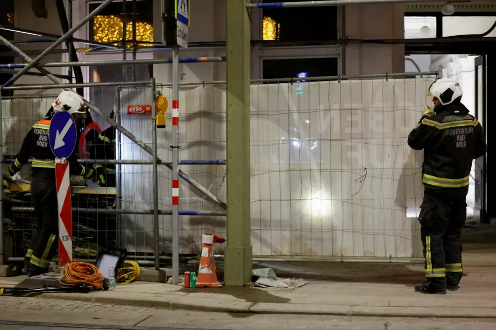 Firefighters work at a construction site after scaffolding collapsed in the upmarket ninth district of Vienna, Austria, March 17, 2026. REUTERS/Lisa Leutner