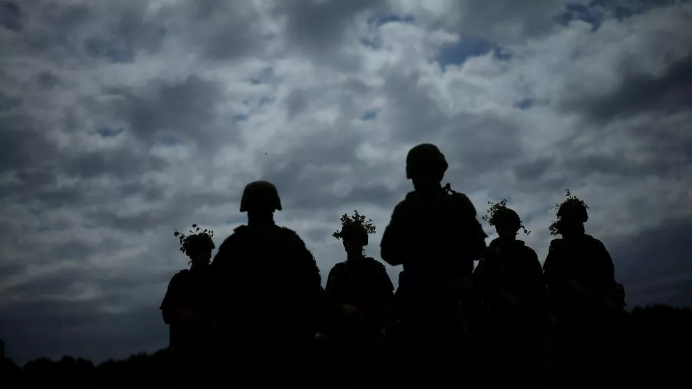 Volunteer recruits stand in a group during voluntary military training at the training ground in Braniewo, Poland, June 24, 2025. REUTERS/Kacper Pempel   TPX IMAGES OF THE DAY