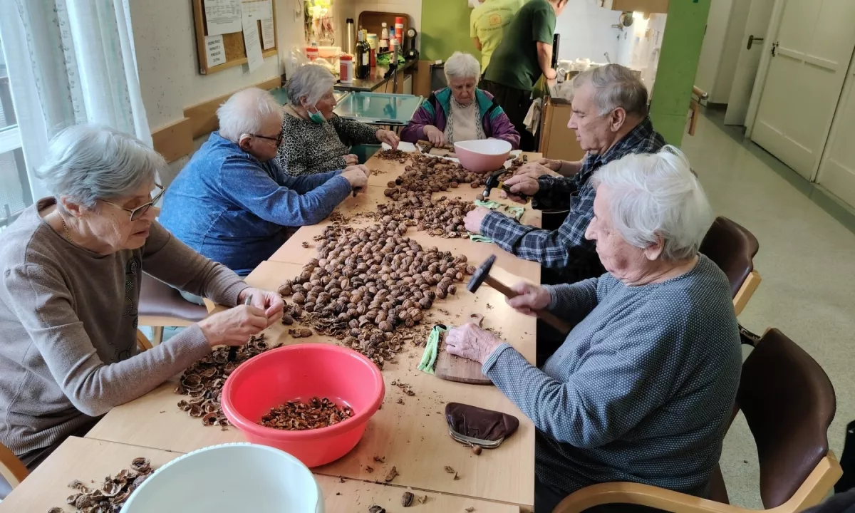 Suzana Koštomaj že več kot dve desetletji soustvarja Dom starejših  Šentjur in poudarja, da način skrbi za starostnike največ pove o  zrelosti družbe.
